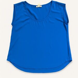 Jcrew blue blouse. Rolled sleeves and rounded hem. Size 4